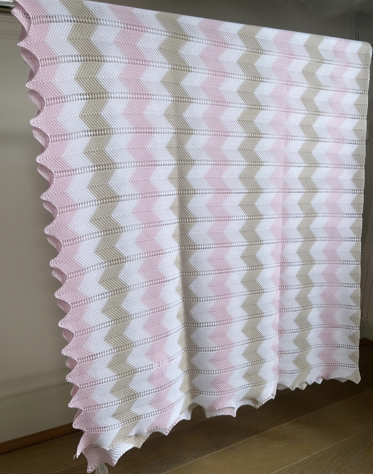 Granlei Zig Zag Blanket: Pink X Beige X White